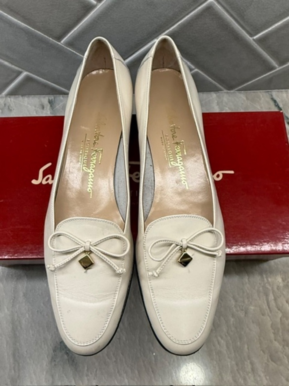 Salvatore Ferragamo White Bow Tie Loafers 8AA